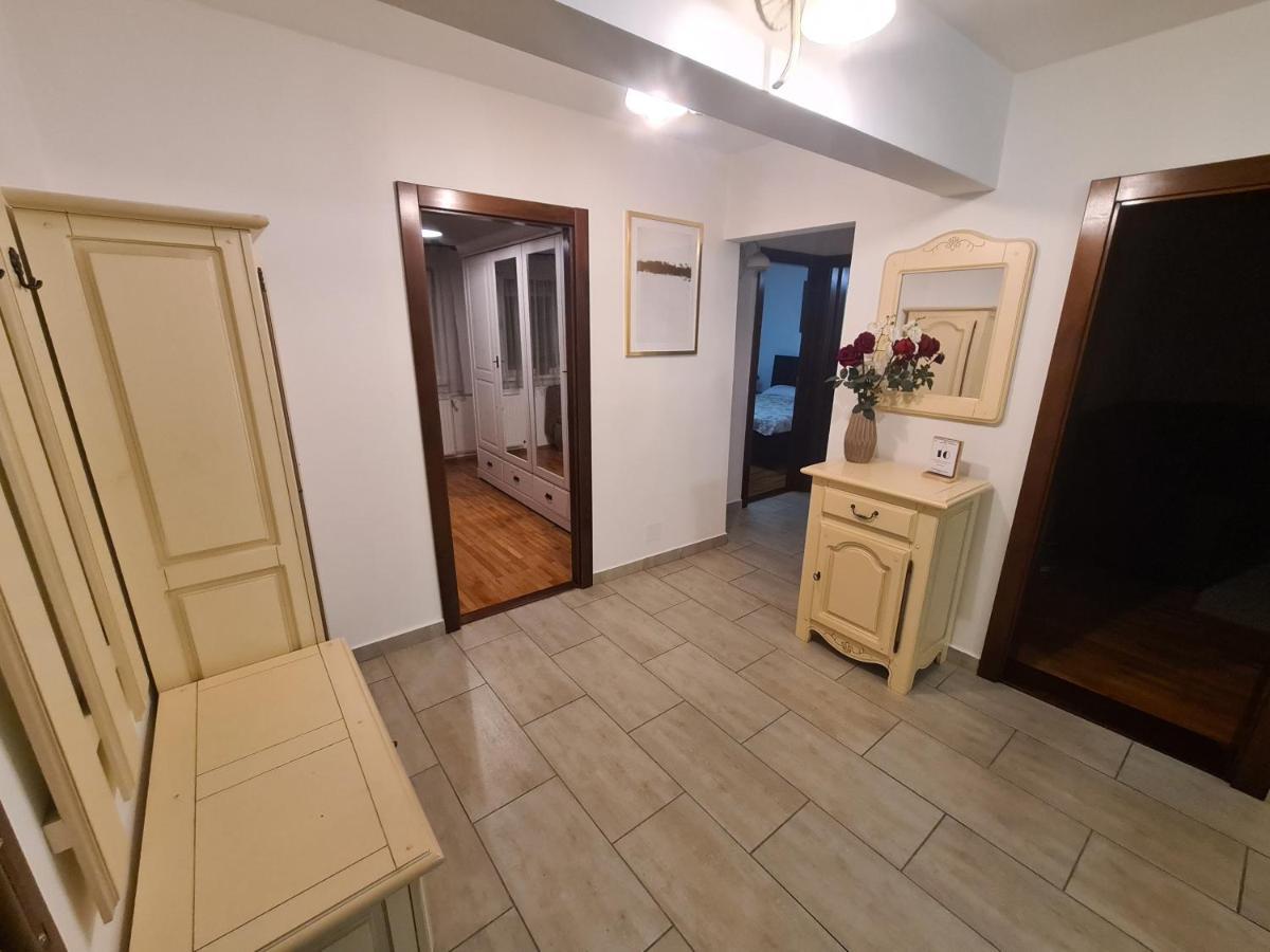 Clasic Apartment Nufarul Oradea Exterior foto